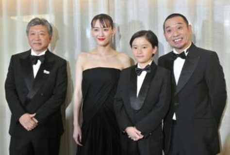 是枝監督や綾瀬さんに歓声　カンヌ映画祭で公式上映