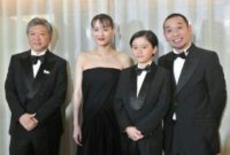 是枝監督や綾瀬さんに歓声　カンヌ映画祭で公式上映