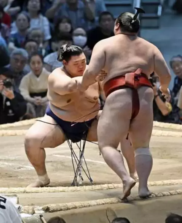 大の里初白星、豊昇龍に土　藤ノ川は横綱初挑戦から4連勝