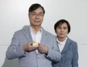 ノーベル賞坂口志文さんが帰国　「科学には大きな可能性」