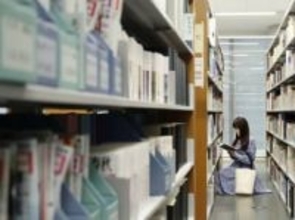 学生の月間書籍費初めて千円切る　生協連の生活実態調査で判明