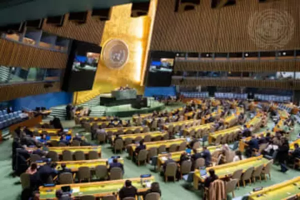 国連総会がウクライナ停戦決議　米国棄権で足並み乱れ