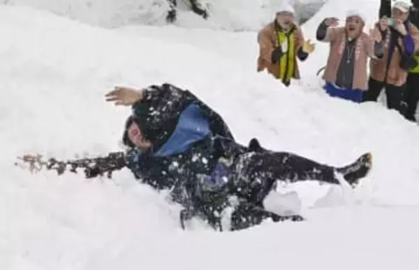 奇祭、夫婦円満願い「むこ投げ」　新潟・十日町