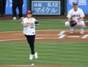 フィギュア島田麻央が始球式　エンゼルス―ドジャース