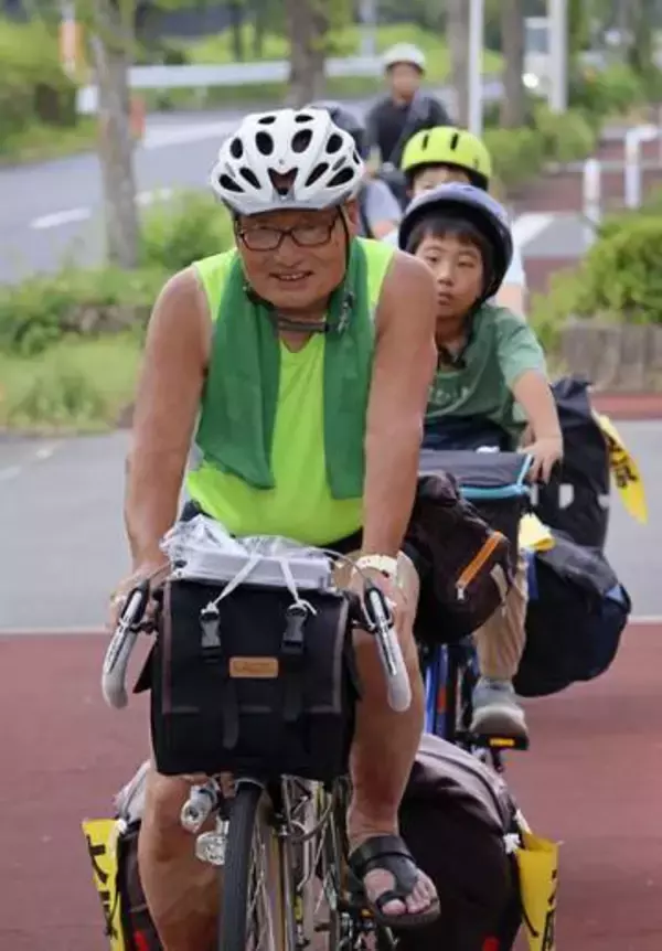 81歳、自転車千キロ旅に出発　小学生らと49回目