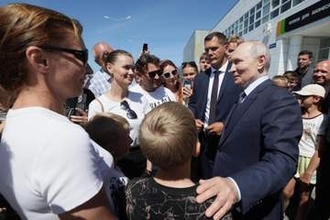 プーチン氏、晴天の間隙突き訪問　日本外交官に衝撃も