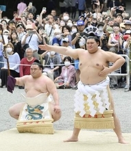 両横綱、熱田神宮で奉納土俵入り　休場明け再起期待、5千人声援