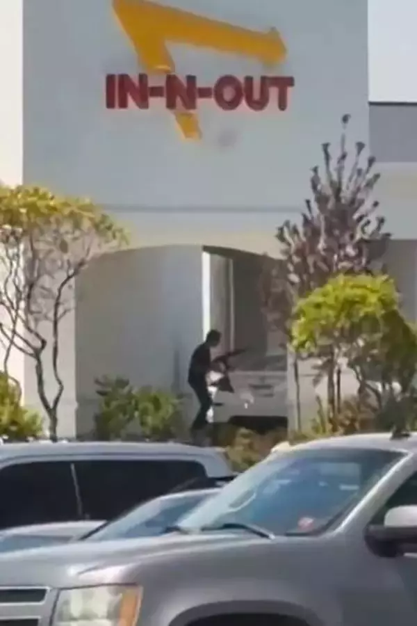 米西部アイダホ州で銃撃3人死亡　ファストフード店内