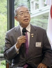 比マグサイサイ賞で親睦会　服部さん「次世代育てる」