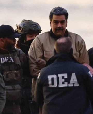 マドゥロ氏、NY連邦地裁に到着　麻薬密輸罪などで初出廷へ