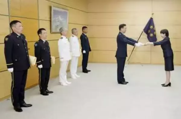 首相「規律高くまい進を」　自衛隊表彰式で激励