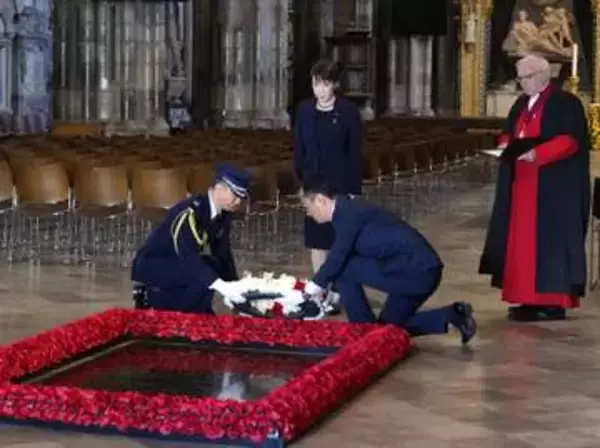 首相、英国戦士の墓に献花　イタリアでも予定