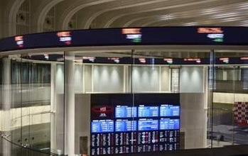 東証、午前終値は6万6318円　米ハイテク株高、金利上昇