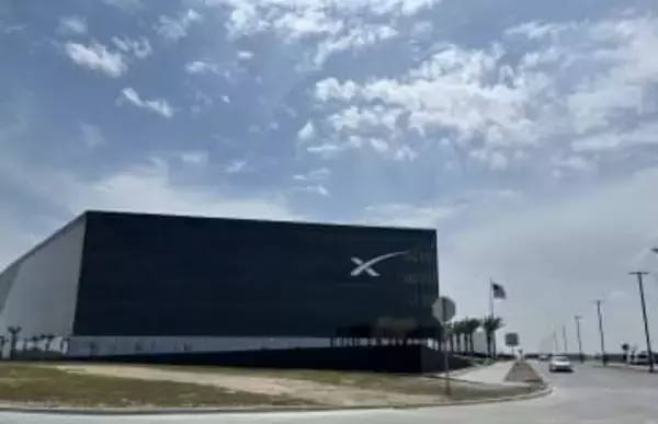 マスク氏、月面都市に軸足　火星より「はるかに早くできる」