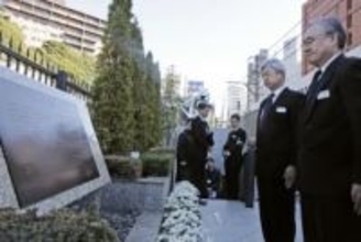 日比谷線事故26年、安全誓う　東京・目黒、慰霊碑に黙とう