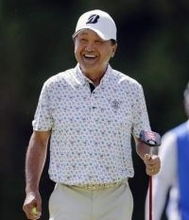 70歳の倉本昌弘がイーグル　関西オープンゴルフ第1日