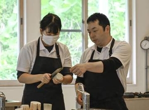 島根・隠岐の大人寺子屋は「島食縛り」　季節の食材で料理学ぶ