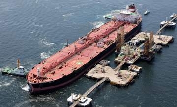 原油調達の追加コスト、民間負担　ホルムズ海峡回避、経産省案