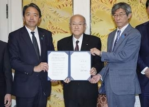衆院比例「31減」で正式合意　自民・維新・国民、幹事長が会談