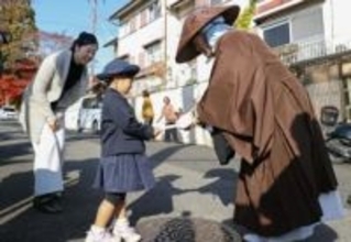 「慈愛」心に全国一斉托鉢　天台宗、比叡山の山麓を巡回