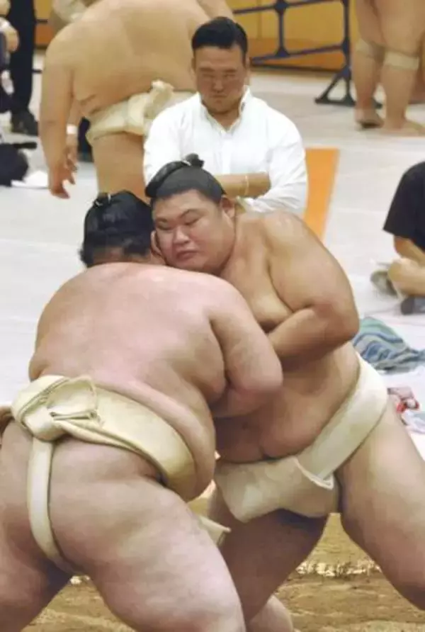 大の里、熱海富士に6勝5敗　横綱と大関候補が熱戦