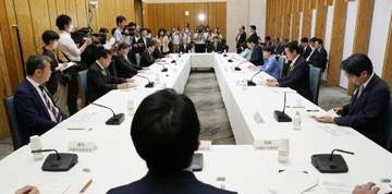 地方の「交通空白」30年に解消　政府、医療・介護でも生活改善策