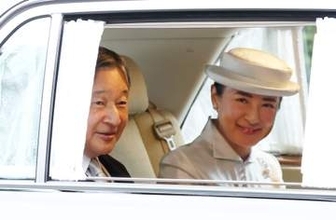 両陛下、上皇后さまの92歳祝う　仙洞御所を訪問