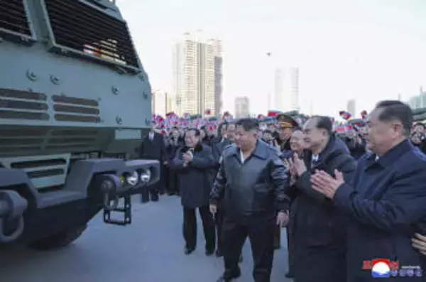 金正恩氏、国防強化へ次の構想　党大会前にロケット砲式典