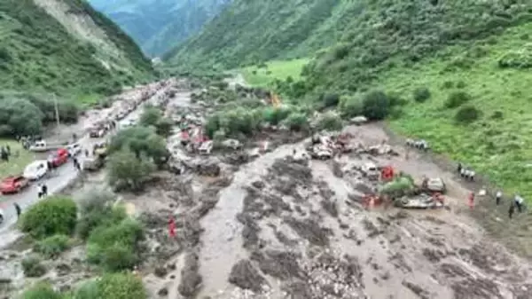 中国で鉄砲水、10人死亡　キャンプ客ら、短時間豪雨