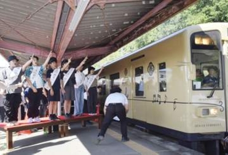 くま川鉄道、全線運行再開　20年豪雨で被災、6年ぶり