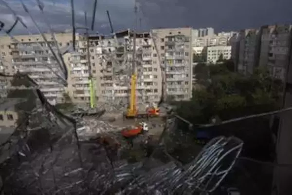 ウクライナ首都圏で死者25人に　ロシア軍大規模攻撃
