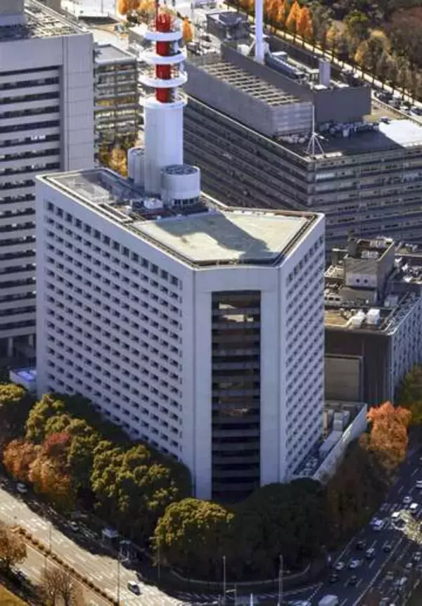 「タイムレス」猪俣容疑者を送検　知人女性の顔を殴った疑い