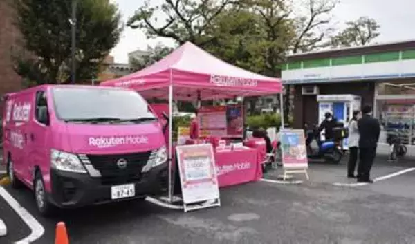 コンビニ、駐車場活用で顧客開拓　車中泊や携帯店