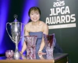 佐久間朱莉が個人3冠に輝く　日本女子プロゴルフ表彰式