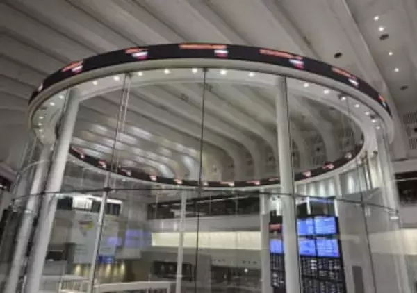 東証反発、午前は一時900円高　円安、自民党優勢を好感