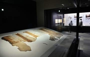 世界遺産の壁画公開　キトラ古墳、西壁「白虎」