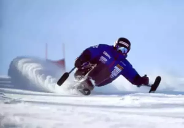 森井「手応え感じている」　パラアルペンが合宿公開