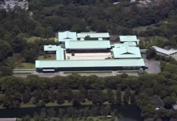 皇居で新年祝賀の儀　両陛下に皇族らあいさつ