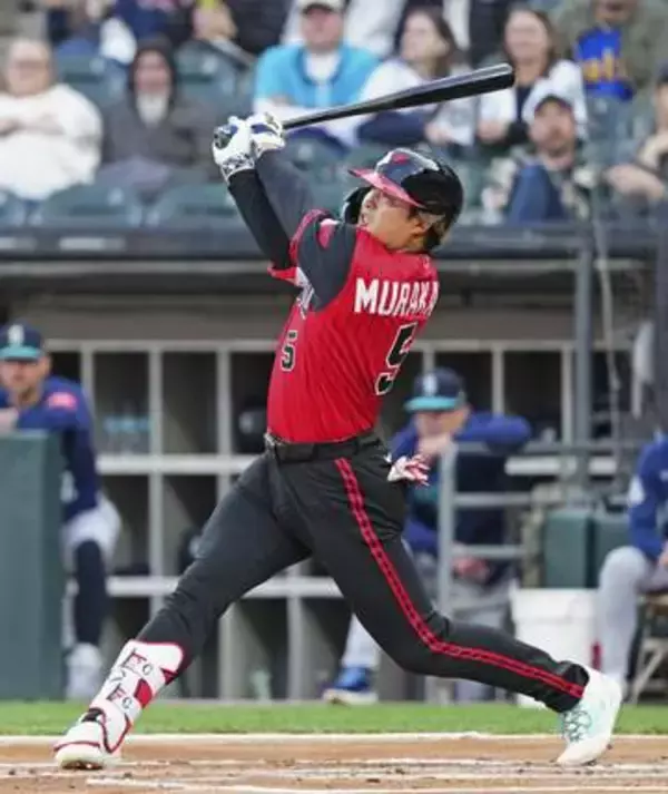 村上、トップに並ぶ15号　鈴木7号2ラン、大谷は適時打