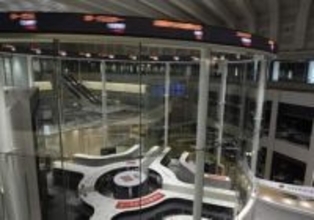 東証、午前終値は6万0843円　原油価格上昇、一時千円超安