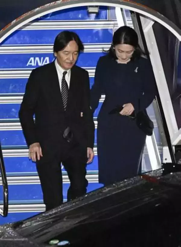 秋篠宮ご夫妻が帰国　ノルウェー前国王葬儀終え