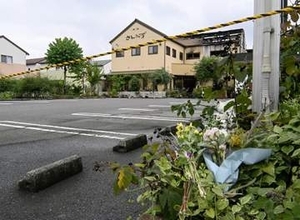 葬祭業男性に「腹を殴られた」　ケーキ店救助の男性、県警へ証言