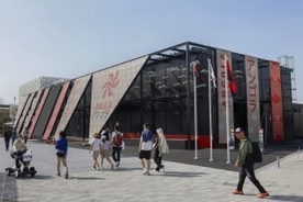 万博アンゴラ館 業者に罰金刑