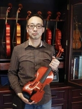 弾かれ続けるバイオリンを　28歳で脱サラ、楽器職人へ