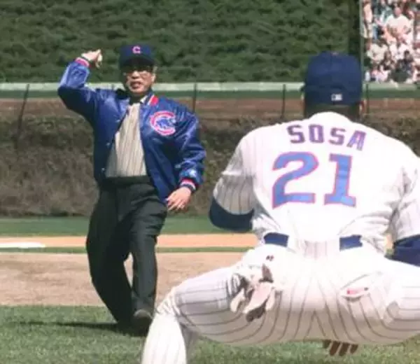 ＜あのころ＞小渕首相「ナイスピッチ」　27年前の5月1日