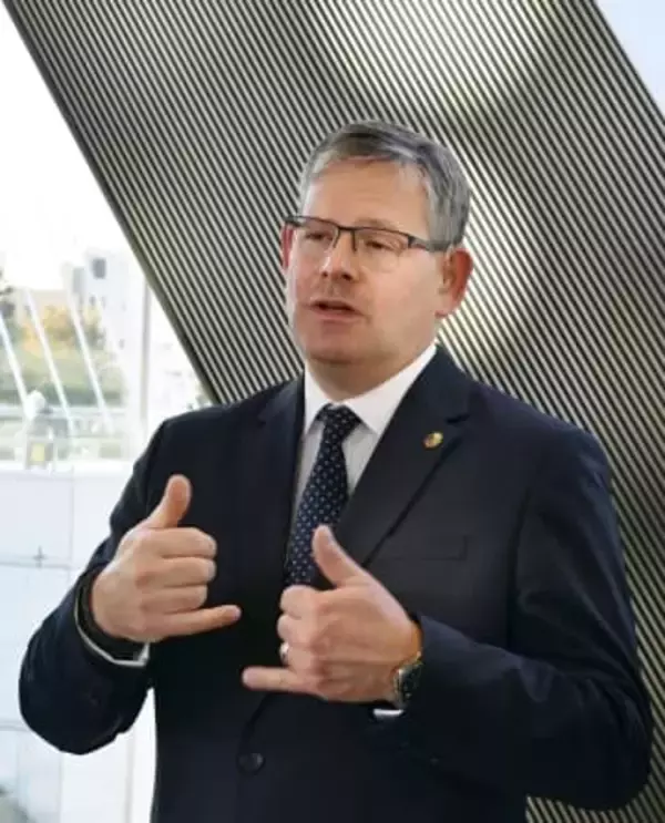 先端技術「素晴らしい」　デフ組織会長、都内視察