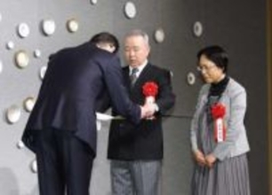 ミャンマー若者支援の夫妻ら表彰　シチズン・オブ・ザ・イヤー