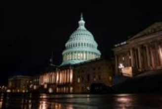 米上院、つなぎ予算案を可決　政府機関の閉鎖、週内解除も