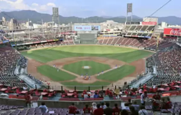 広島県警、マツダスタジアム捜索　逮捕したカープ選手の関係先