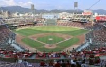 広島県警がマツダスタジアム捜索　プロ野球広島の選手逮捕で